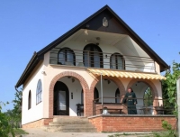 Monori Pincefalu, bemutatkozó pincék