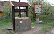 Monori Pincefalu, kétvödrös kút Monori Pincefalu, kétvödrös kút